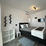 Apartment Gallery Ii *