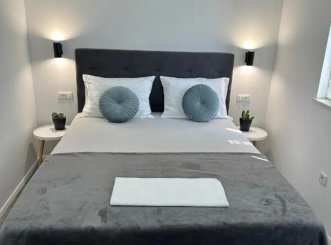 Gallery Ii * Makarska